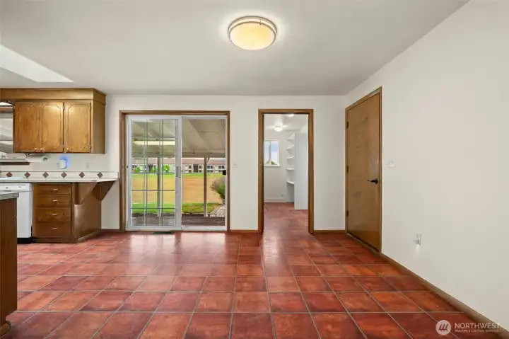 Easy access to the sideyard/covered patio from the kitchen