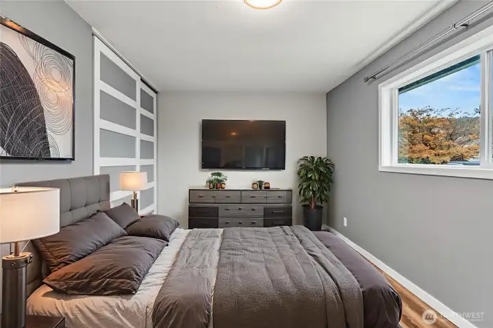 Virtually Staged- Primary