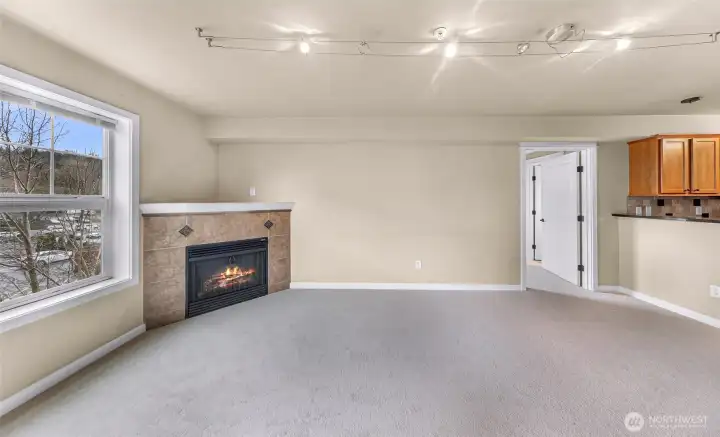 850 sqft condo