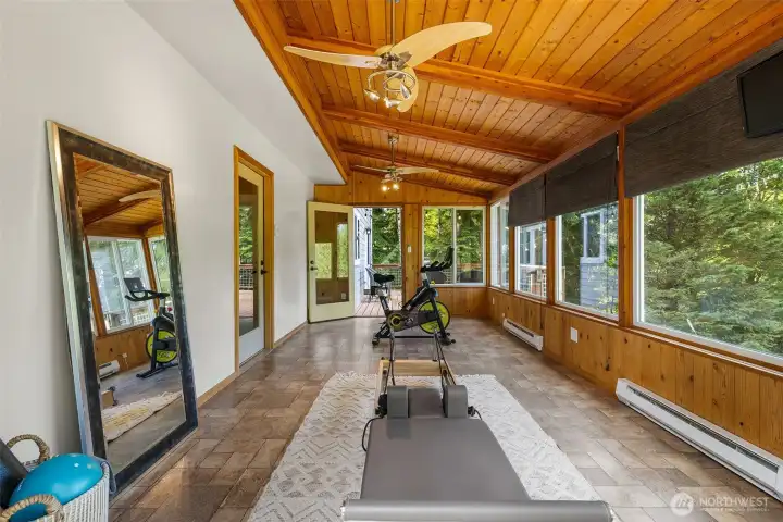 Sunroom perfect for workout or relaxation~