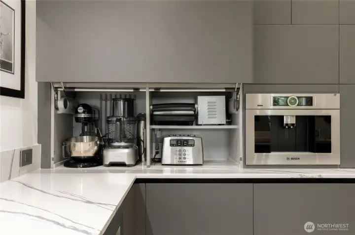 Every detail of this stunning kitchen remodel was thoughtfully curated for both effortless functionality and elevated culinary experiences—truly a chef’s dream and a delight for the everyday cook