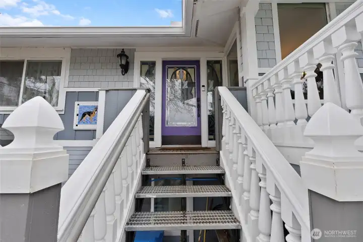 Metal entry steps that are heavy duty and grip for non slip steps which make it very secure to walk up or down. The railings add a nice touch and bring out some charm. Notice the stain glass in the main entry door.