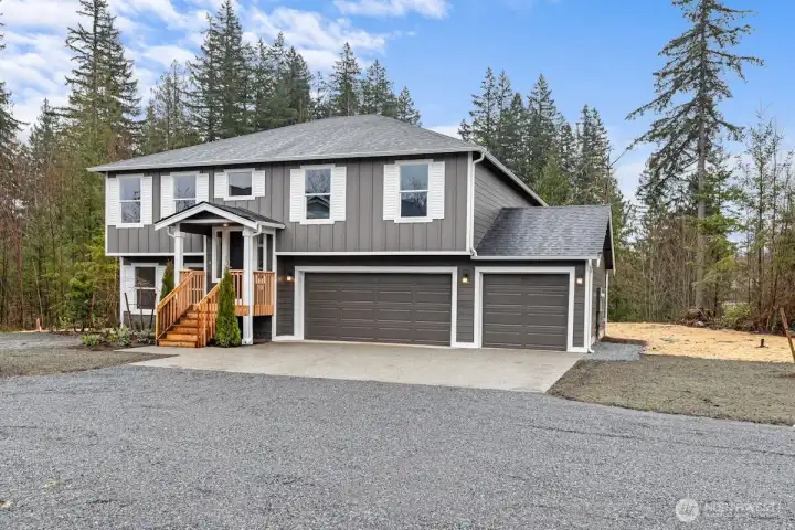 Photographs are for illustrative purposes only. Features, finishes, interior/exterior colors, landscaping and floorplan shown may vary from actual homes built