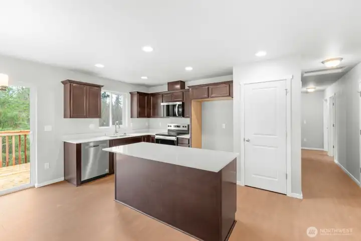 Photographs are for illustrative purposes only. Features, finishes, interior/exterior colors, landscaping and floorplan shown may vary from actual homes built