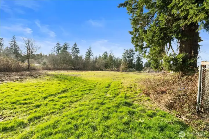 Wow! Flat, Level 2.37Acres.