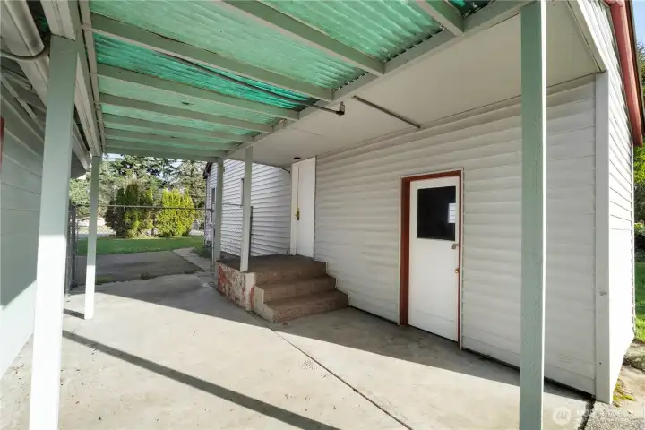 Breezeway between home and garage