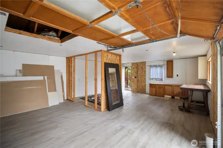 Massive 2 car garage or studio space Massive 2 car garage or studio space