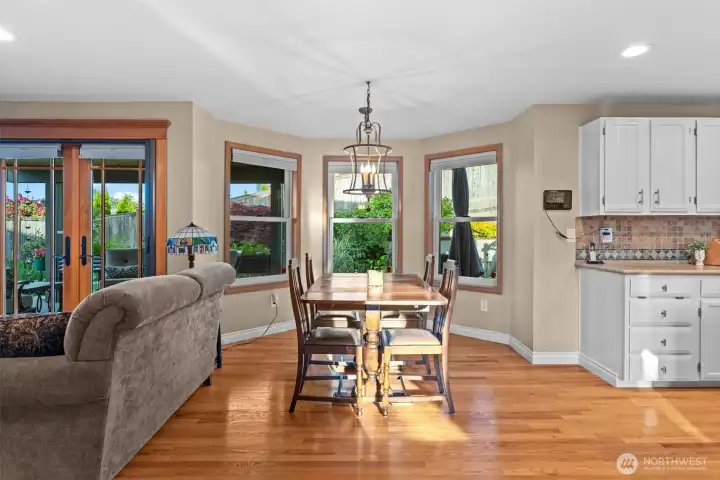 Roomy kitchen dining area