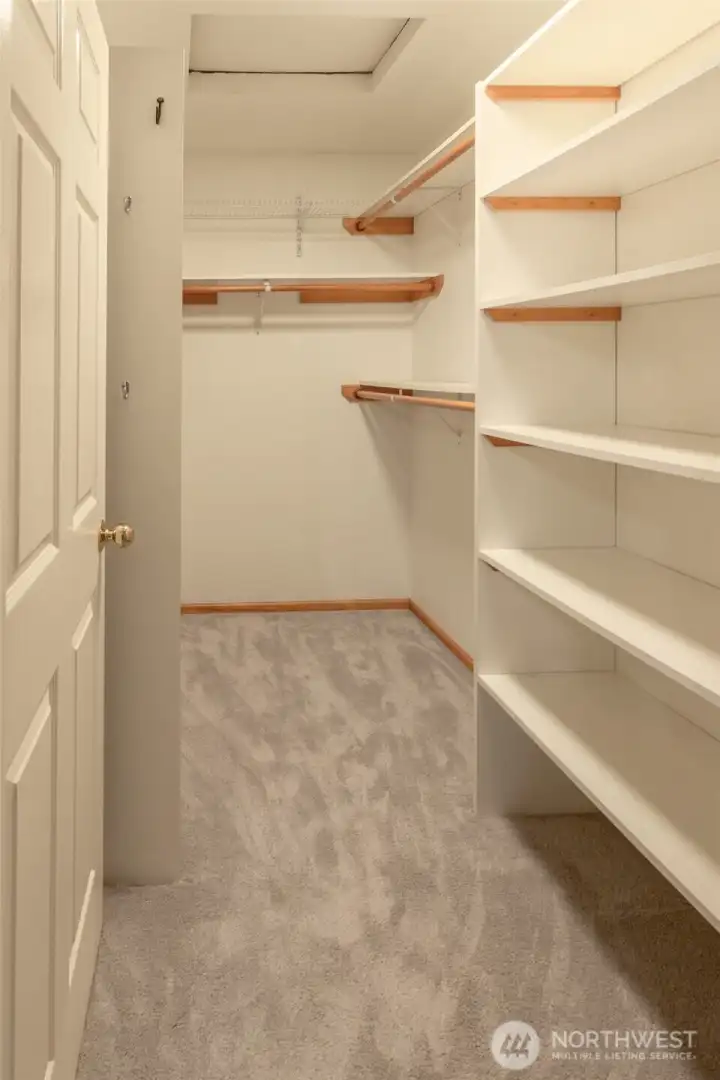 Large walk-in closet for all your clothes! Large walk-in closet for all your clothes!