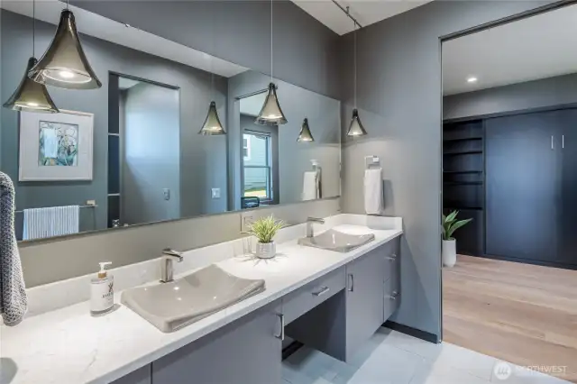 Perfectly situated in between 2 bedrooms, main bath with double vanity sinks and 3/4 tiled shower.