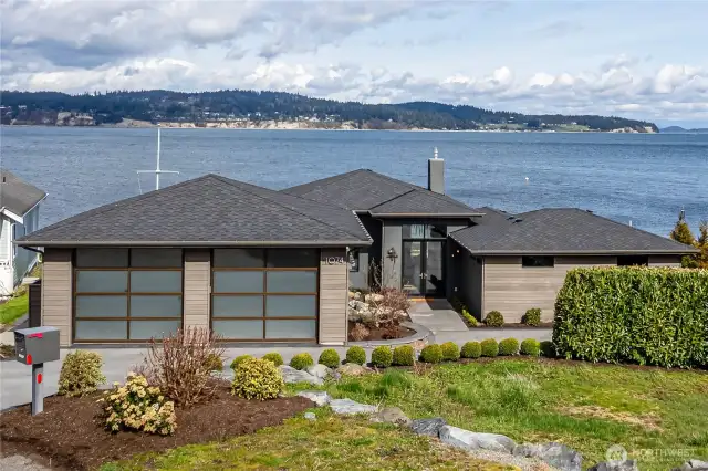 Stunning custom designed home by Pelletier and Schaar Architects.