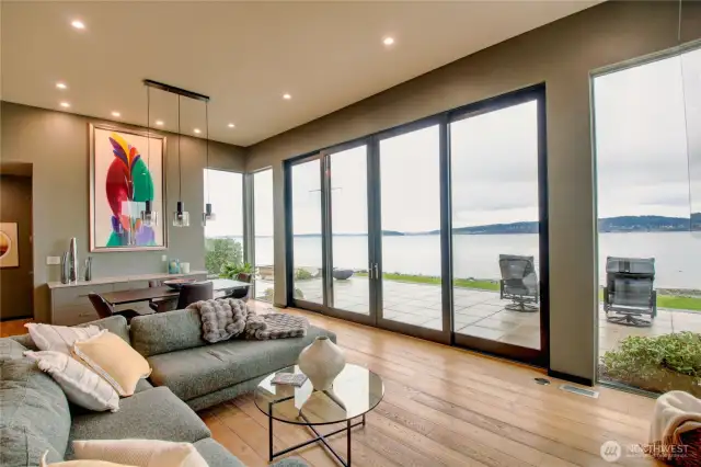 Notice expansive use of 10' windows allowing natural lighting