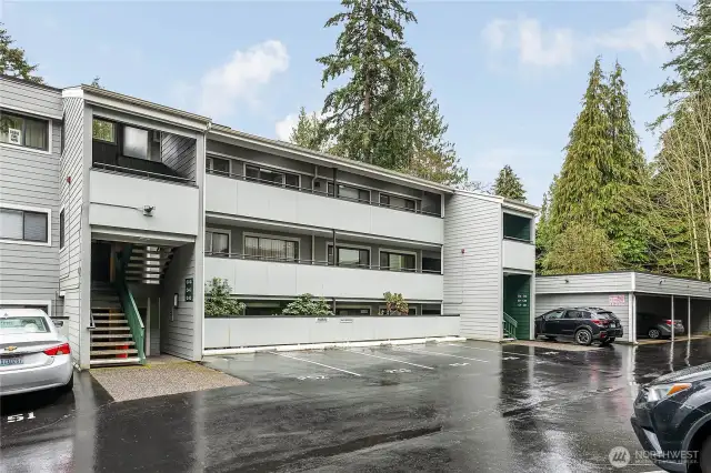 Welcome to Greentree Village Condominiums