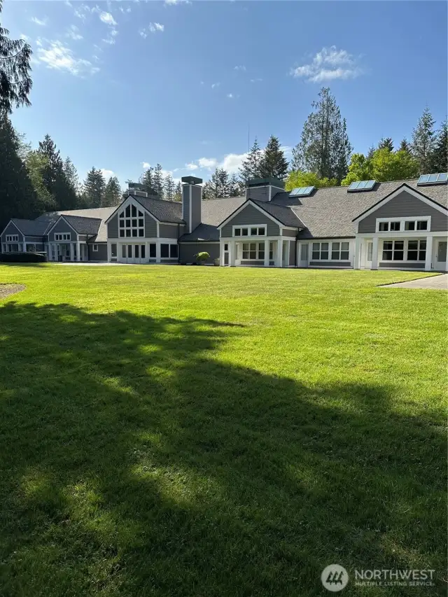Rear view of Bay Club