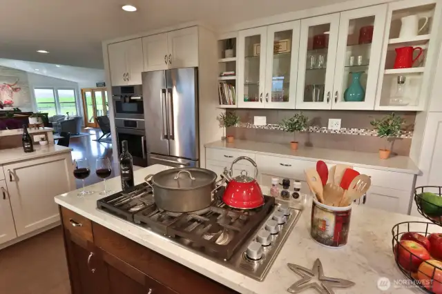 Natural gas cooktop and glass door cabinets for your glassware.