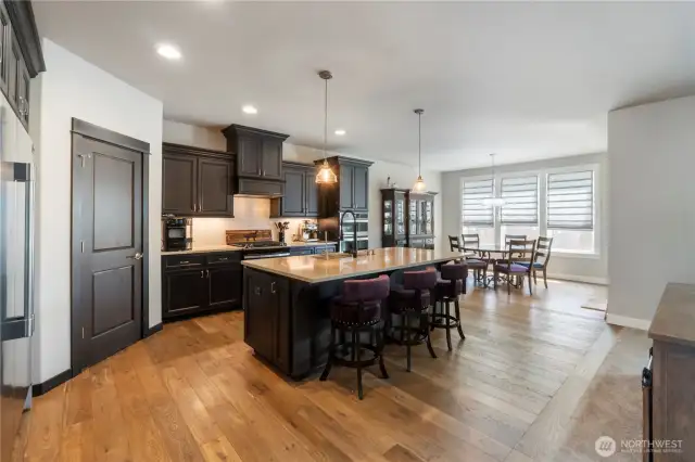 Large Island/Breakfast Bar