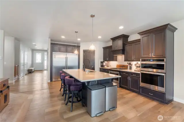 Great Kitchen w/Walk-in Pantry