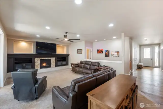 Large Great Room w/Access to Covered Patio