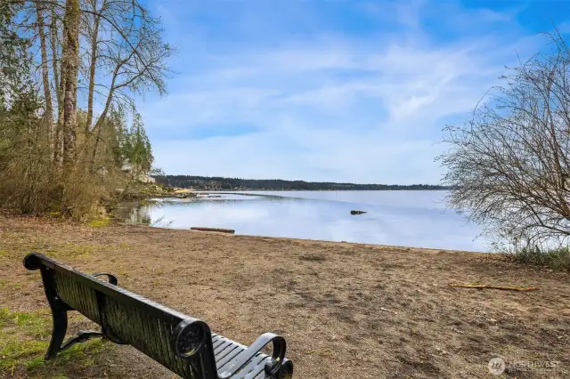 Just a 5 mins walk to Timberlake beachpark.