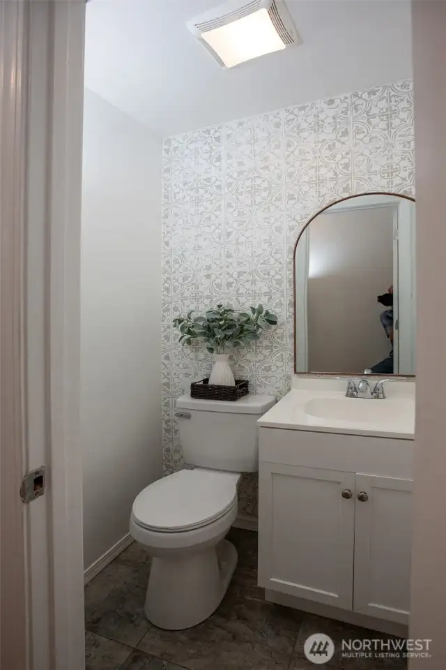 Updated and adorable half bath adjacent to primary bedroom.