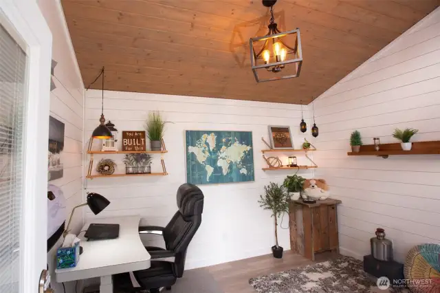 Isn't this great - how would you use it - office? yoga? art space?