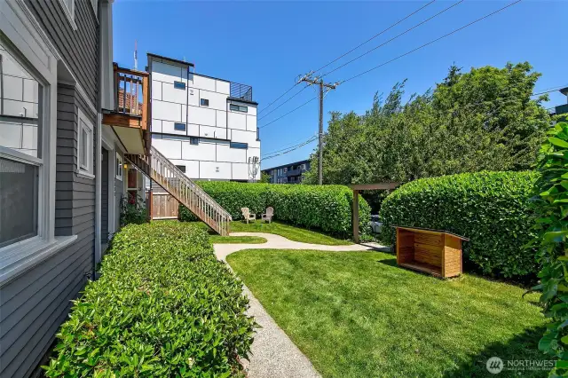 At Laurel Gate, the front lawn isn’t just a buffer—it’s a shared amenity. Sculpted hedges, graceful pathways, and dappled shade create a peaceful green space for reading, gardening, or relaxing with neighbors. Maintained lovingly by the longtime carpenter-owner, this courtyard-style setting enhances tenant livability while distinguishing the property from denser multifamily options nearby.