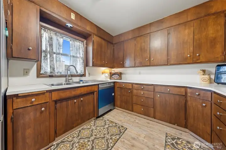 Look at all this cabinet and counter space!