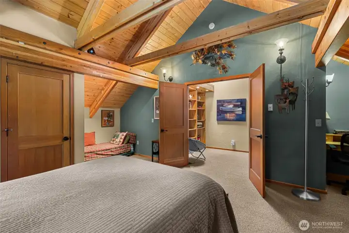 Upper Bedroom, extra sleeping space, desk space