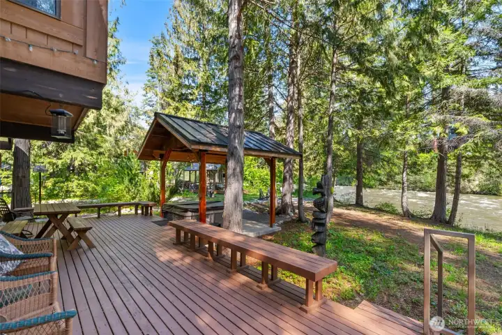 Rustic-modern mountain architecture complements the natural surroundings with warm wood finishes, expansive decking, and inviting outdoor gathering spaces. Rustic-modern mountain architecture complements the natural surroundings with warm wood finishes, expansive decking, and inviting outdoor gathering spaces.