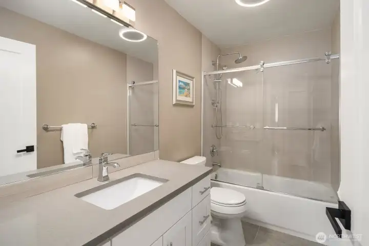 Upstairs Secondary Full Bathroom