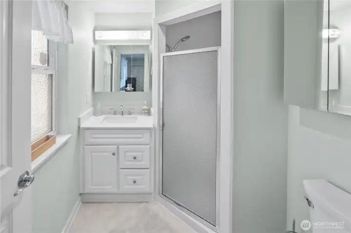 3/4 primary bath.  Crisp and clean.