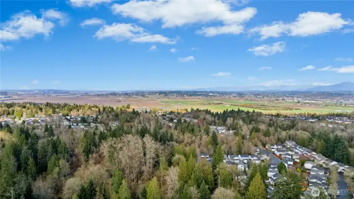 Close to parks and Downtown Snohomish for dining and charm