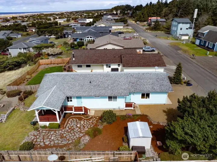 Note shed to the south of the property and the ocean view at the top of the photo.