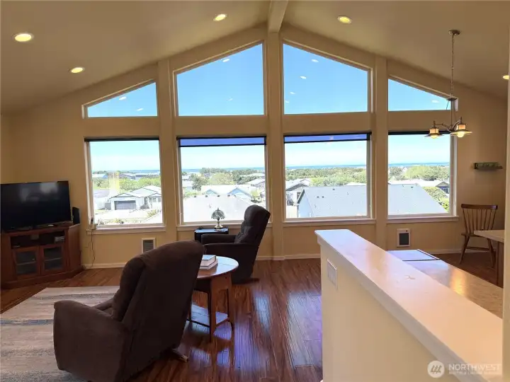 No matter where you are in the living, dining or kitchen, one of your many features is the Pacific Ocean.
