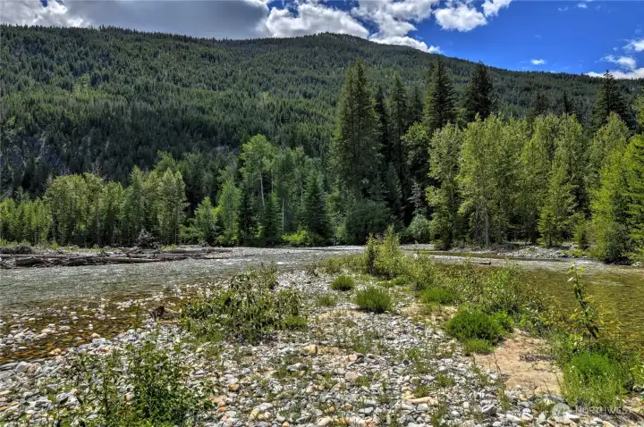 Driveway Butte and the confluence of Lost River and Methow River in the distance.
