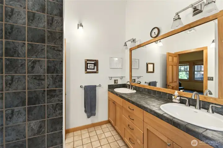 Prime full bathroom