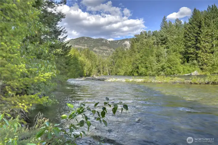 beautiful private swimming holes, sandy beaches and mountain panoramas in a hard to find tranquil and secluded setting.