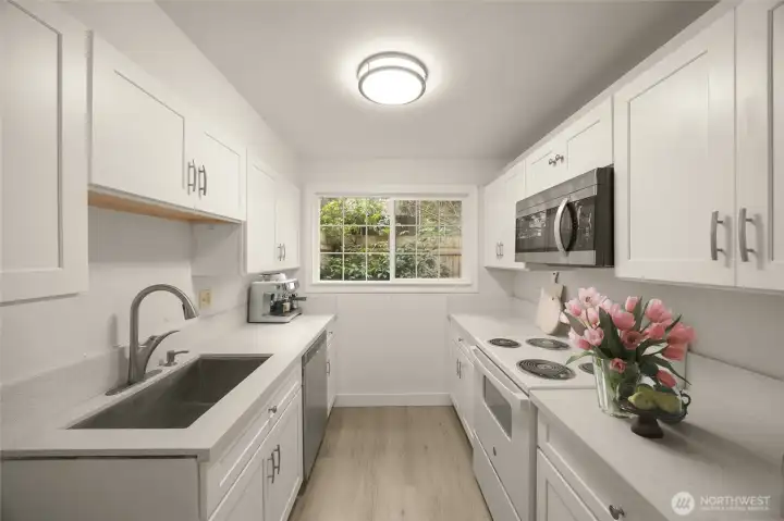 Kitchen (virtually staged) Kitchen (virtually staged)