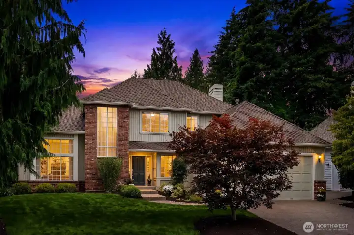 Gorgeous 2 Story Home in Downtown Woodinville