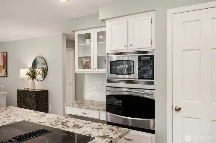 Wall Ovens, Microwave & Deck, Walk-in Pantry
