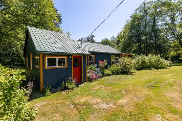 Welcome to 1135 Lake Samish Road! Welcome to 1135 Lake Samish Road!