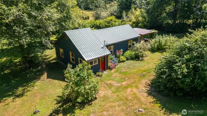 This charming 1 bed 1 bath home sits on a shy acre lot with easy access to I-5. This charming 1 bed 1 bath home sits on a shy acre lot with easy access to I-5.
