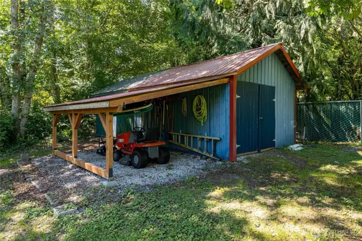 The property features a garage/shop with covered carport. The property features a garage/shop with covered carport.