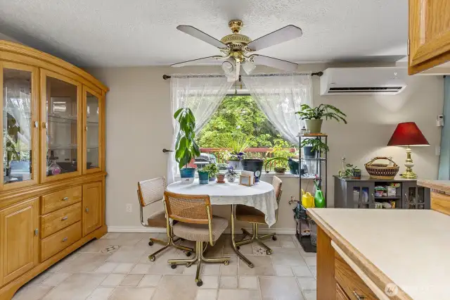 Eating space & kitchen