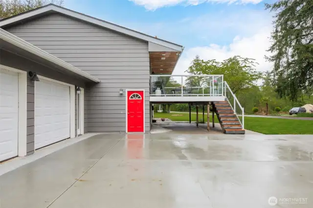 Side entrance leading up to kitchen.