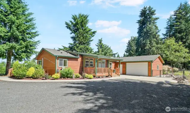 This place is perfect for those of us who like to travel in large vehicles. The parking spots here are all big enough for your needs. Even better is that it has RV hookups so you can plug right in.