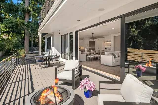 Covered Entertaining Deck w/Outdoor Speakers