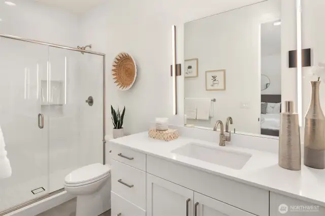 Upper Level En-Suite Guest Bath
