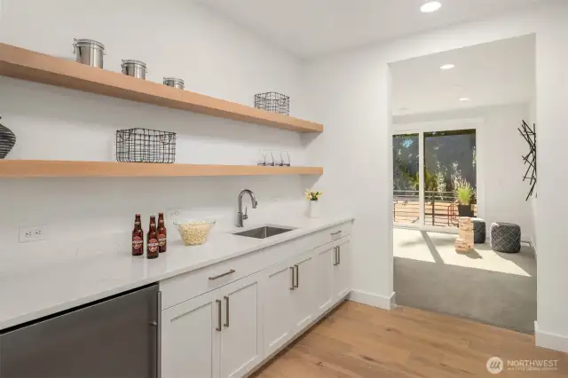 Upper Level Central Wet Bar w/Lockable Fridge