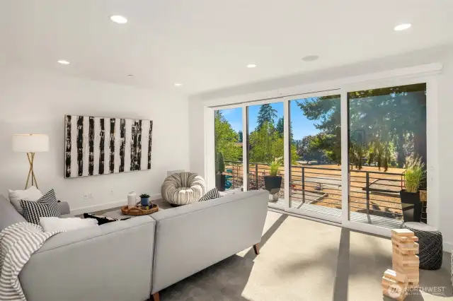 Spacious Bonus Room w/Views